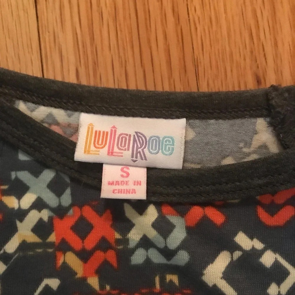 3/$15 LuLaRoe tunic 3/4 sleeve length - Picture 3 of 3